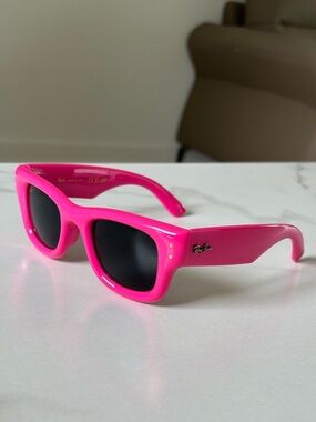 Ray-Ban Hot Pink Wayfarer Sunglasses with Black Lenses